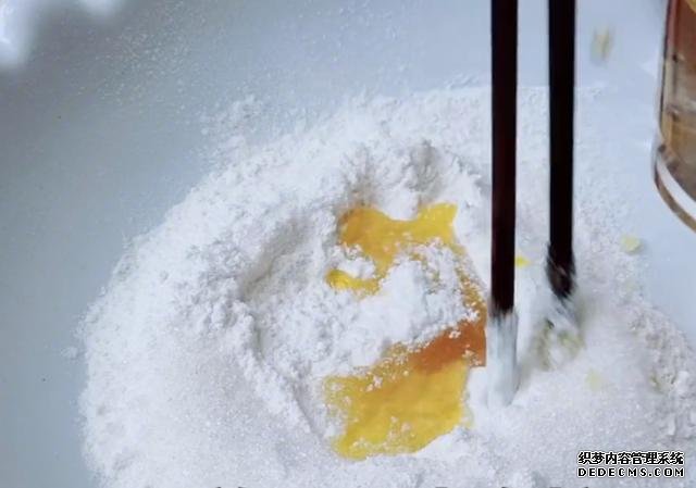 綠豆別熬粥啦，試試這樣做，5元食材做一大盤，孩子吃了還想吃