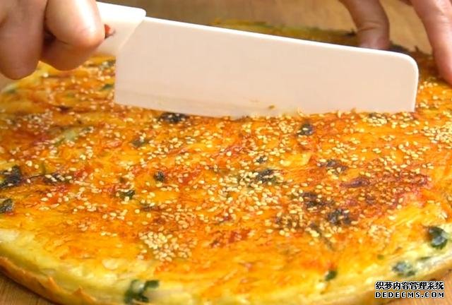 土豆里加2個雞蛋，不炒不燉不涼拌，不放一滴水，我家早餐經(jīng)常做