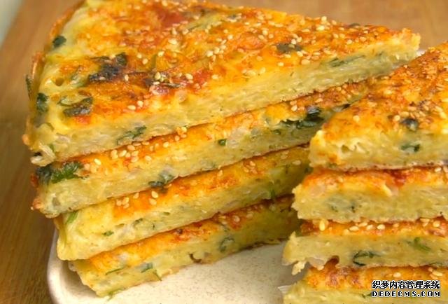 土豆里加2個雞蛋，不炒不燉不涼拌，不放一滴水，我家早餐經(jīng)常做