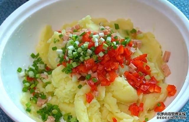 土豆餅最簡單好吃的做法，外酥里嫩，鮮香又營養(yǎng)，全家人都喜歡