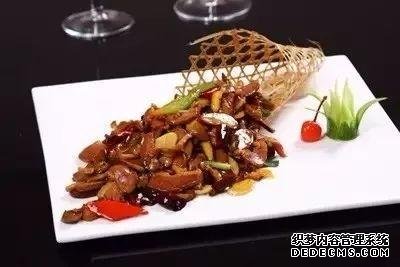 年夜飯推薦：椒麻雞，龍眼臘扣肉，紫蘇醬炒牛肝菌的做法