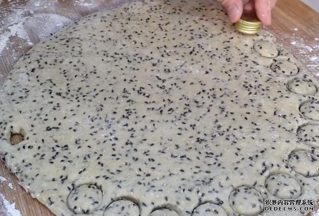 第一用芝麻做小饅頭，不蒸不煮不油炸，簡單又營養(yǎng)，真的太好吃了