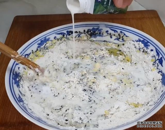 第一用芝麻做小饅頭，不蒸不煮不油炸，簡單又營養(yǎng)，真的太好吃了