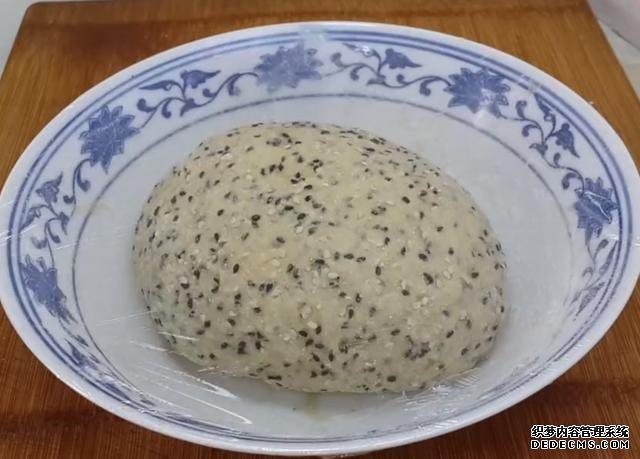 第一用芝麻做小饅頭，不蒸不煮不油炸，簡單又營養(yǎng)，真的太好吃了