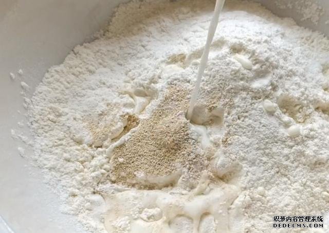 自從知道發(fā)面餅可以這樣做，我天天不起早了，5分鐘搞定涼了不硬