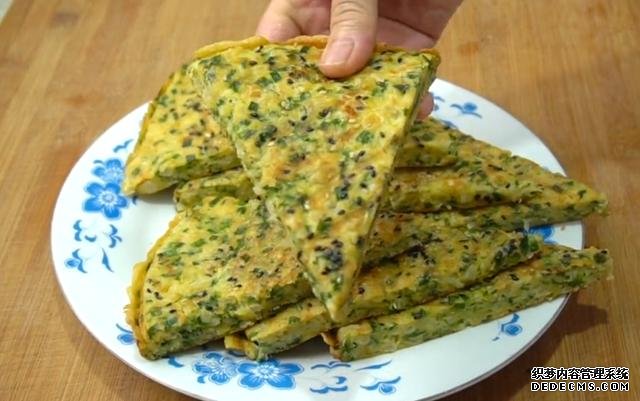 1根蘿卜3個(gè)雞蛋，不炒不燉不油炸，筷子攪一攪，飯和菜都有了