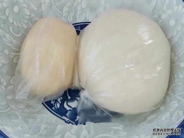外面買3元一個掉渣小酥餅，自己做成本不到5毛，可烤可烙做法簡單