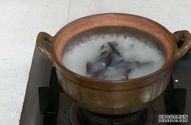 海參還能這樣吃：詳細(xì)泡發(fā)方法和做法步驟，滋補(bǔ)養(yǎng)顏，強(qiáng)身抗衰老