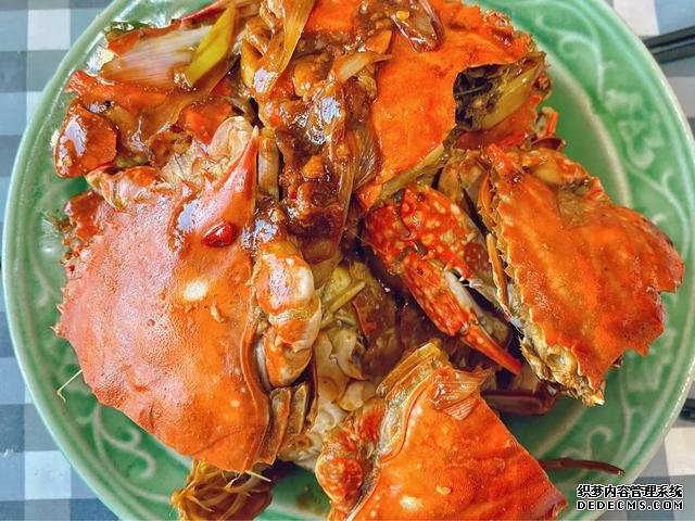 螃蟹不是只有清蒸一種做法，教你一道爆炒海蟹，口感鮮香且入味