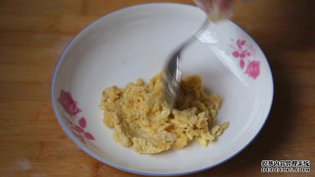 懶人烘焙榴蓮酥，外焦里嫩，香味濃郁，外皮酥脆不膩，滿嘴留香
