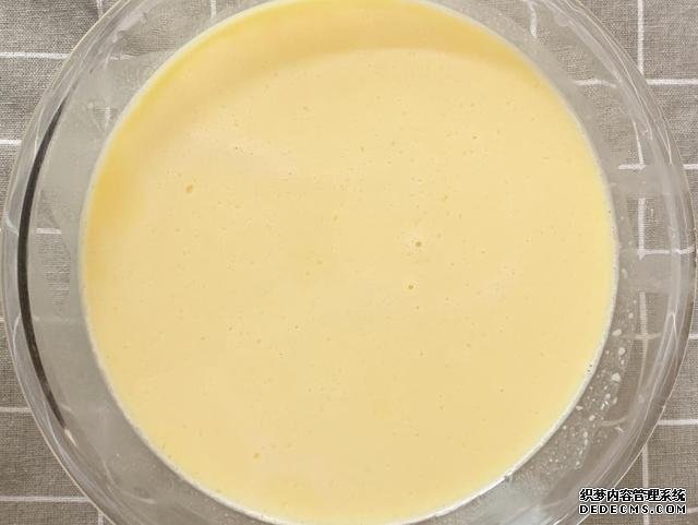 教你做超級簡單的千層蛋糕，只用平底鍋就能做，層層香甜，太好吃