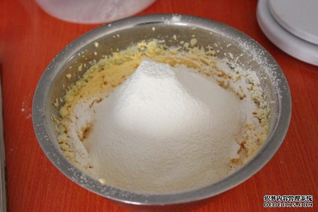 蜜豆酥，濃濃的奶香，軟軟的口感，甜蜜蜜的味道