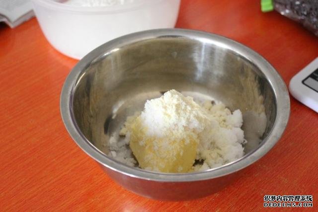 蜜豆酥，濃濃的奶香，軟軟的口感，甜蜜蜜的味道