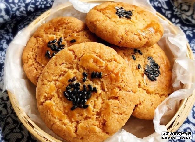 酥得掉渣的核桃酥，香味十足，在家也能做了