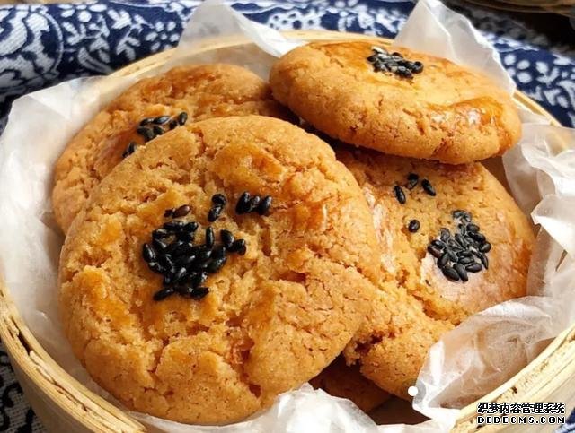酥得掉渣的核桃酥，香味十足，在家也能做了