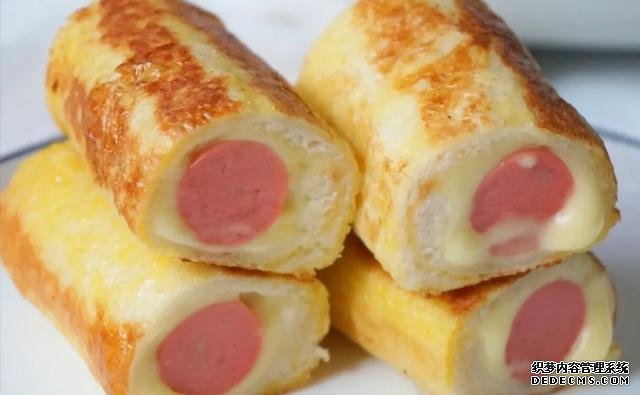 5分鐘快手早餐！咬一口就爆漿的吐司卷