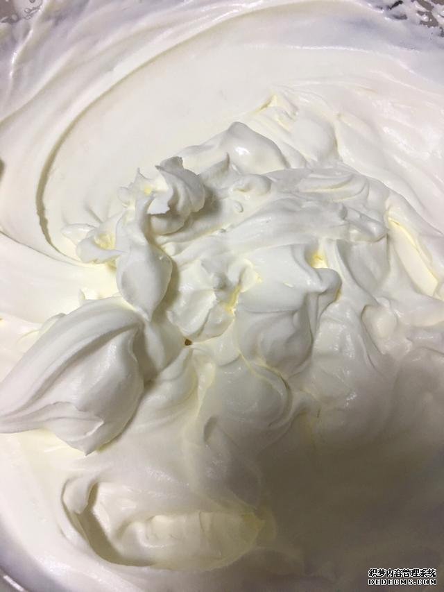 清爽的芒果千層蛋糕，吃了還想吃，再也不用買，一個平底鍋搞定。