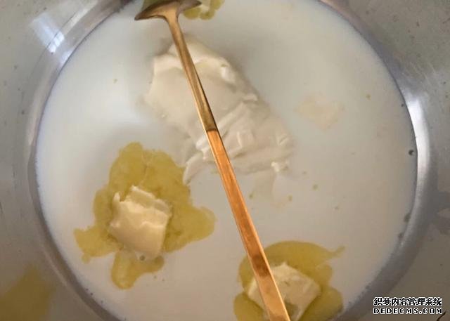 自制全網(wǎng)最火的漏奶華，簡直跟茶餐廳一模一樣