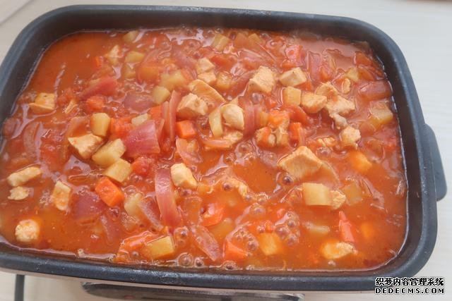 芝士控不可錯(cuò)過的番茄雞肉焗飯，無敵拉絲