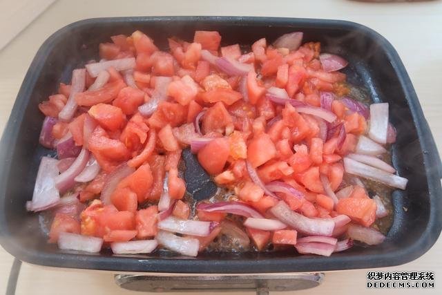 芝士控不可錯(cuò)過的番茄雞肉焗飯，無敵拉絲