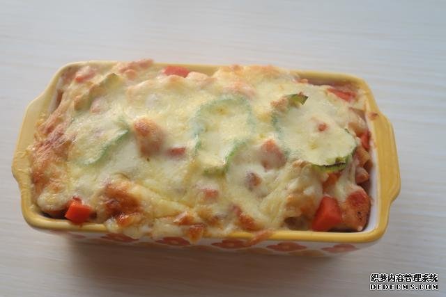 芝士控不可錯(cuò)過的番茄雞肉焗飯，無敵拉絲