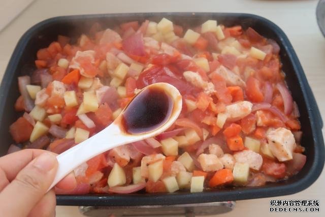 芝士控不可錯(cuò)過的番茄雞肉焗飯，無敵拉絲