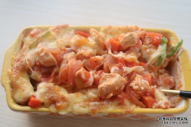 芝士控不可錯(cuò)過的番茄雞肉焗飯，無敵拉絲