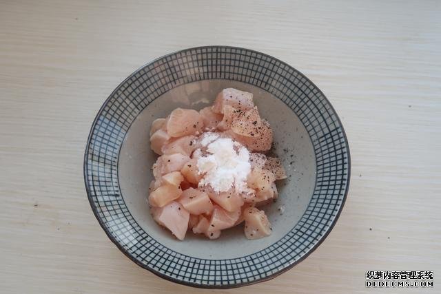 芝士控不可錯(cuò)過的番茄雞肉焗飯，無敵拉絲
