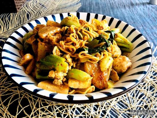 天熱沒食欲，我家就來一碗這個(gè)開胃菜，快速上桌，麻辣鮮香特過癮
