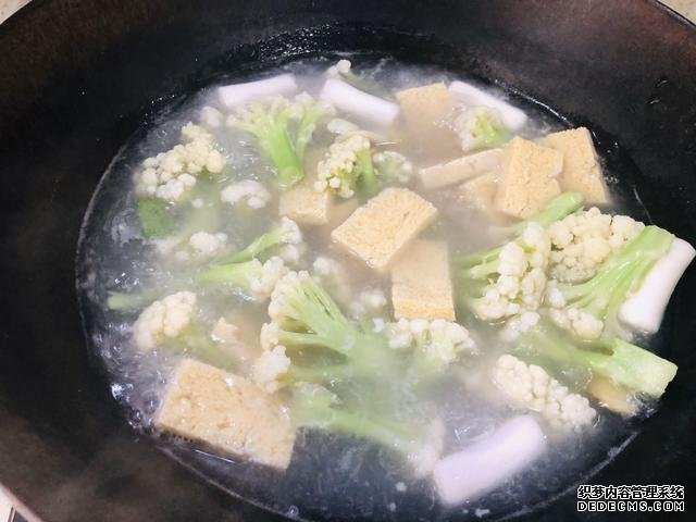 天熱沒食欲，我家就來一碗這個(gè)開胃菜，快速上桌，麻辣鮮香特過癮