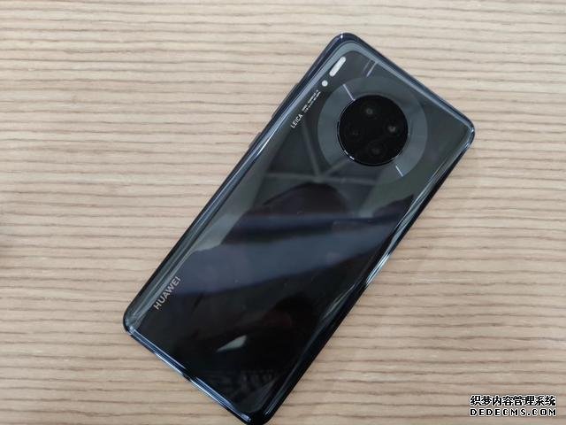 華為Mate30：我都跌成“紅米價(jià)”了，你們?cè)趺催€不買？