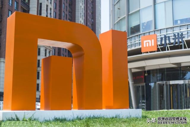 小米折疊屏手機新專利曝光：相機模組可旋轉(zhuǎn)，華而不實？