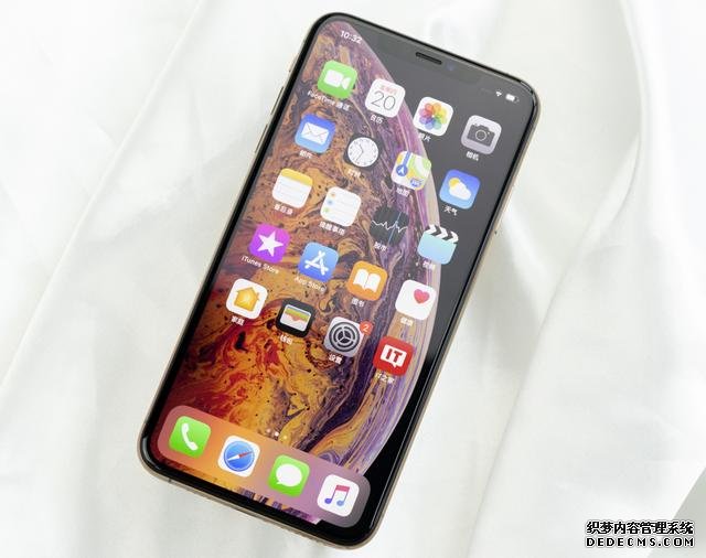 從8699跌至4699，從高端市場(chǎng)跌至中端市場(chǎng)，網(wǎng)友：終于等到了