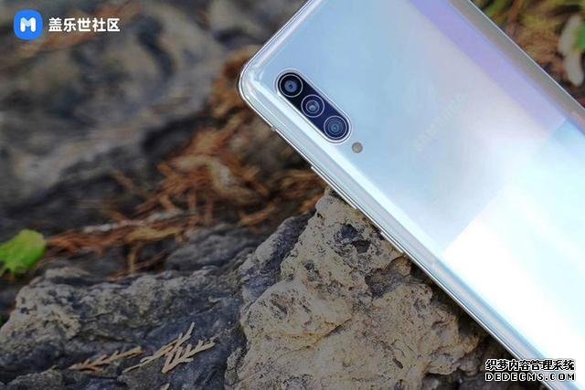 三星Galaxy A90 5G仍然在售：2699元買5G新旗艦還是買它？