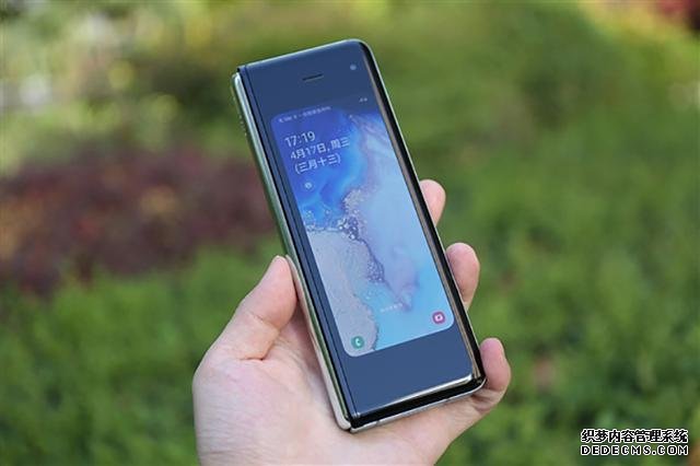 三星Galaxy Fold Lite或于明年年初上市 依舊內(nèi)折斜劉海設(shè)計(jì)