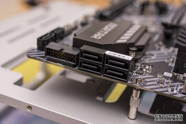 升級PCI-E 4.0，支持雙顯卡，微星B550M迫擊炮開箱