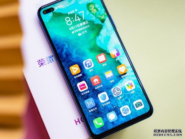 給父親換手機(jī)，選了搭載麒麟990的榮耀play4pro