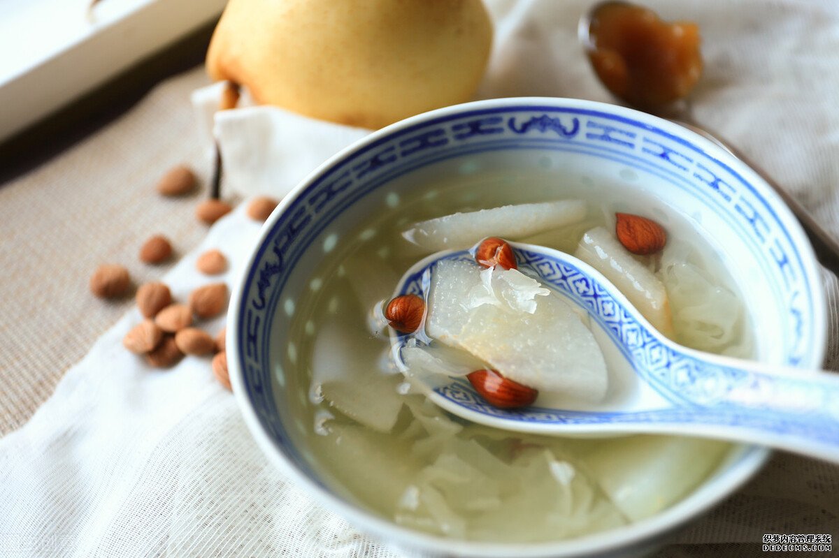 冬季來(lái)臨護(hù)好肺部很重要，中醫(yī)教你健肺養(yǎng)肺保健功法，冬季少生病